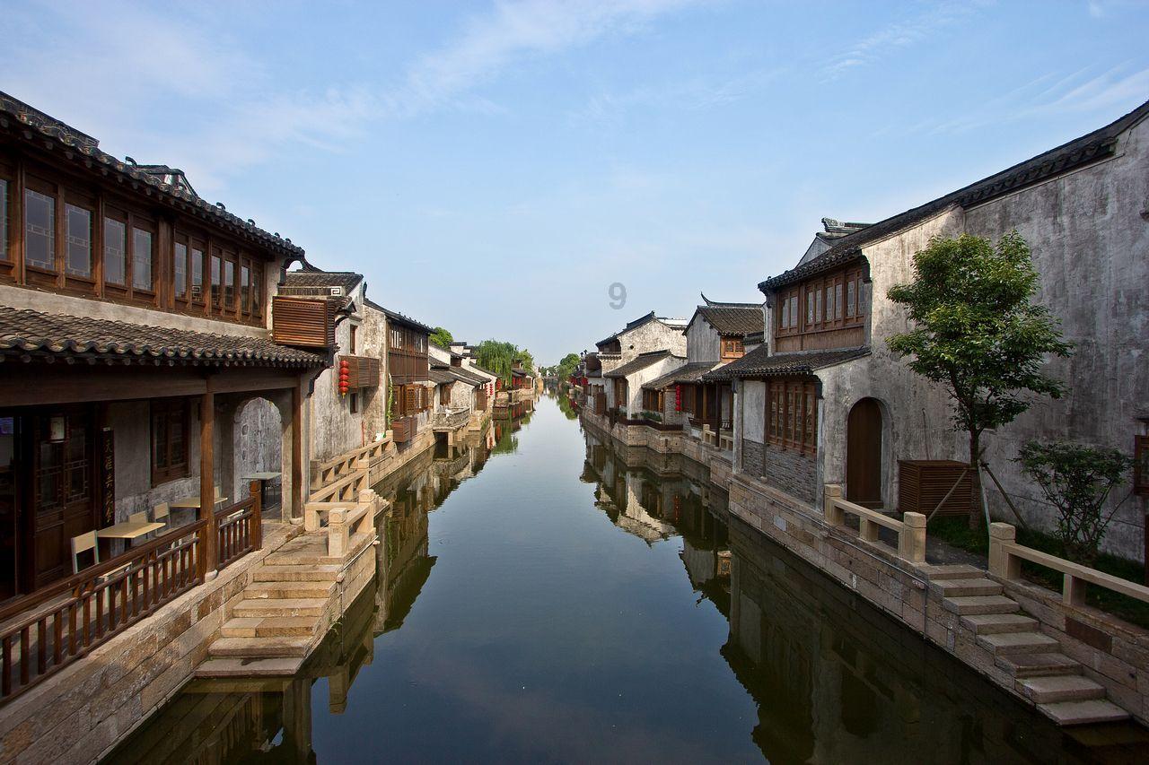 伊能静儿子哈利放假带妹妹逛街，穿搭正常很帅气，兄妹俩超有爱
